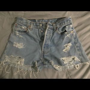 Distressed High waisted Levi Jean Shorts - S